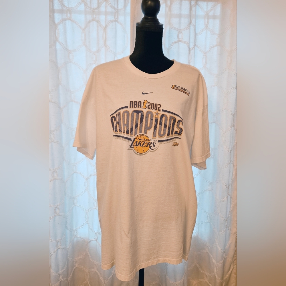 Vintage LA LAKERS 2002 Three Peat NBA Champion's, Kobe Bryant, Rare Nike T-Shirt